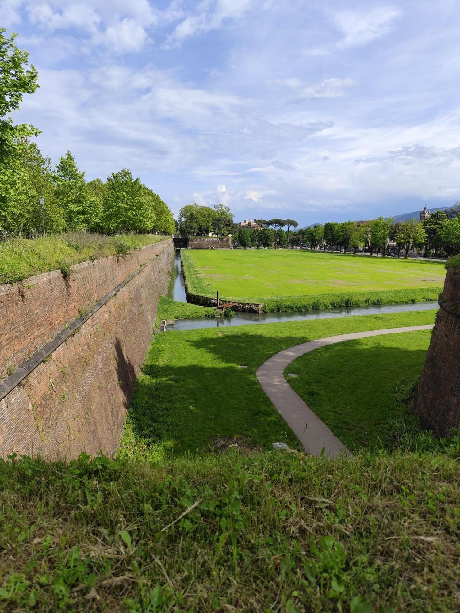 Casa Rosina + Box Per Auto 2 Bici 1,5Km Dalle Mura Lucca Eksteriør billede